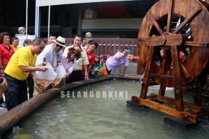 Tourism bersama Dato nazri dan YB Ng Suee Lim melawat sekitar Sekinchan (13)