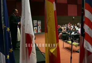 Majlis menandatangani kerjasama Halal International Selangor dengan universiti (1)
