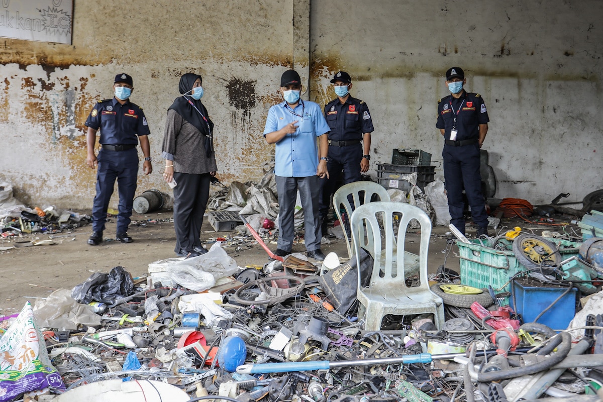 PTD Gombak MPS Roboh Stor Barang Lusuh Kilang Buat Pintu Selangorkini