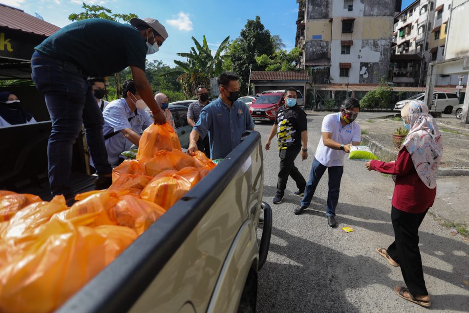 MBI Serah Bantuan Makanan Kepada Penduduk PKPD Dalam 48 Jam Selangorkini