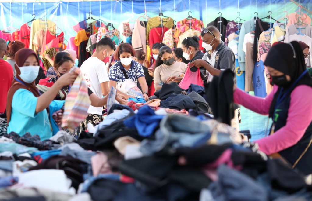 Lima Tan Baju Dikumpul Sedia Diagih Kepada Mangsa Banjir Selangorkini