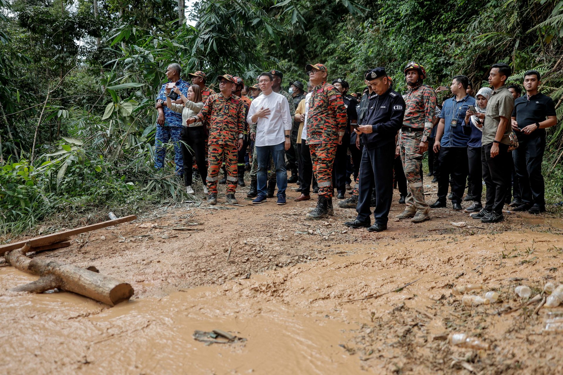 Menteri Tapak Khemah Tragedi Tanah Runtuh Tiada Lesen Operasi