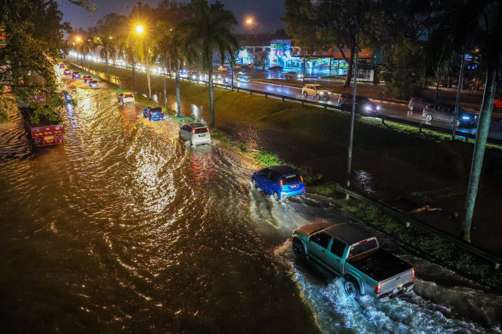 JPS Amaran Banjir Di Kuantan Dan Rompin Penduduk Diminta Waspada