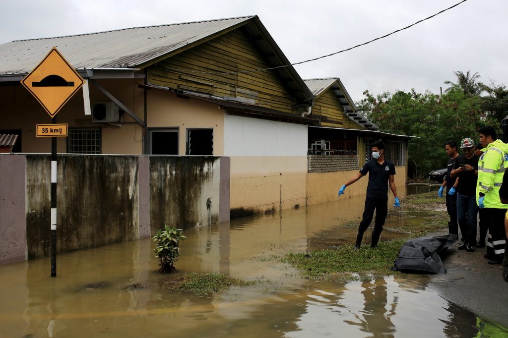 Banjir Johor Mayat Wanita Warga Emas Ditemukan Tepi Longkang