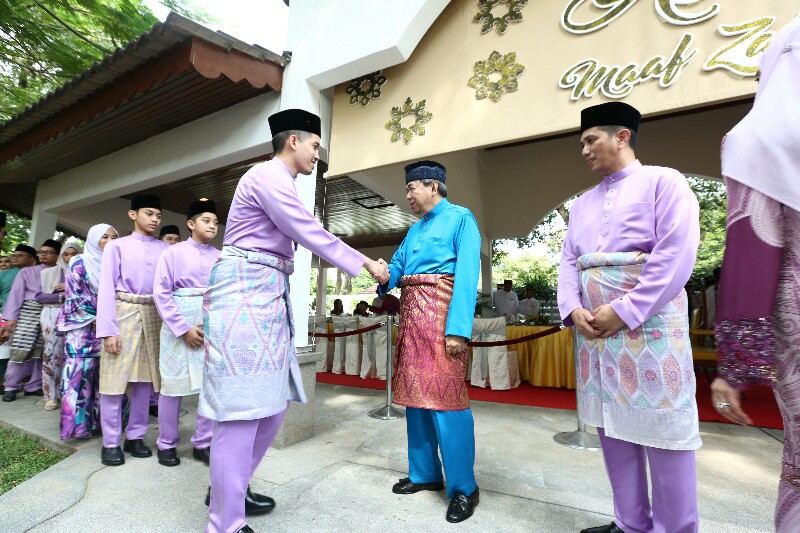 Sultan Of Selangor And Mb Celebrate Aidilfitri With The Rakyat At