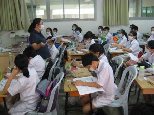 烟霾来袭，巴生兴华独中的师生也戴口罩上课。（鸣谢校方供图）