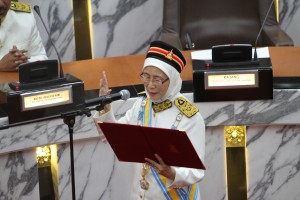 旺阿兹莎宣誓就任加影区州议员。