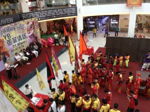 张菲倩杯全国传统南狮邀请赛，吸引大批观众捧场。