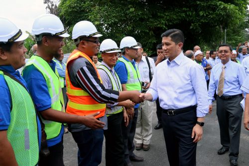 Pelancaran projek penggantian Paip Air Lama di Selangor, KL dan Putrajaya 2016 - MB Azmin (ASRI) (3)