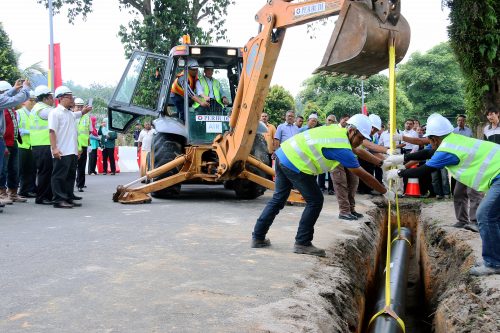 Pelancaran projek penggantian Paip Air Lama di Selangor, KL dan Putrajaya 2016 - MB Azmin (ASRI) (6)