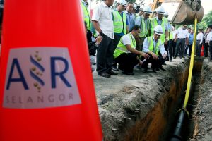 Pelancaran projek penggantian Paip Air Lama di Selangor, KL dan Putrajaya 2016 - MB Azmin (ASRI) (7)