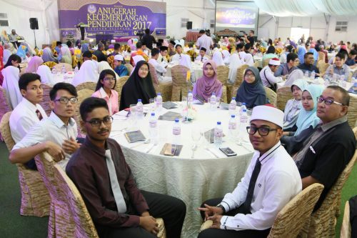 Yayasan Selangor Peruntuk Rm6 4 Biasiswa Sekolah Dan Ipt Selangorkini