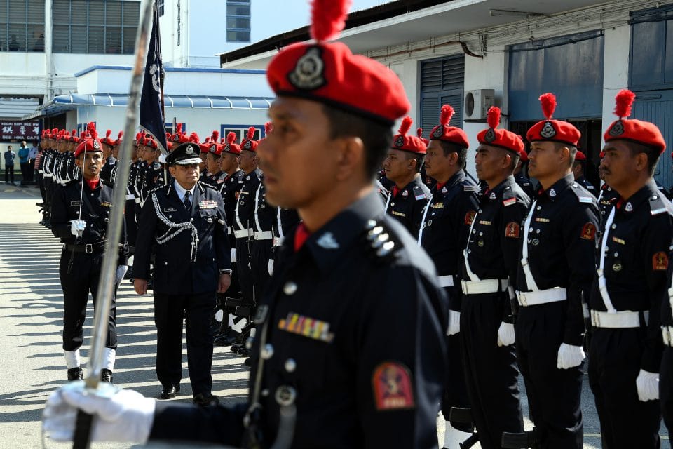 KDN buat kajian menyeluruh kenaikan gaji anggota polis - Selangorkini
