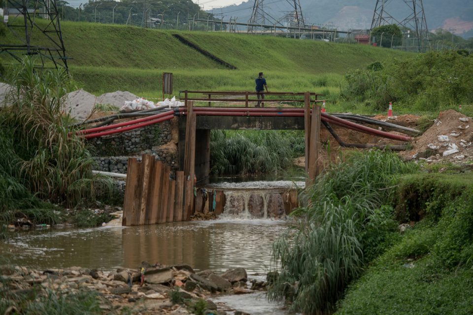 Periksa Kolam Takungan Banjir Jalan Rawang Bestari Jaya Disyaki Tercemar Selangorkini