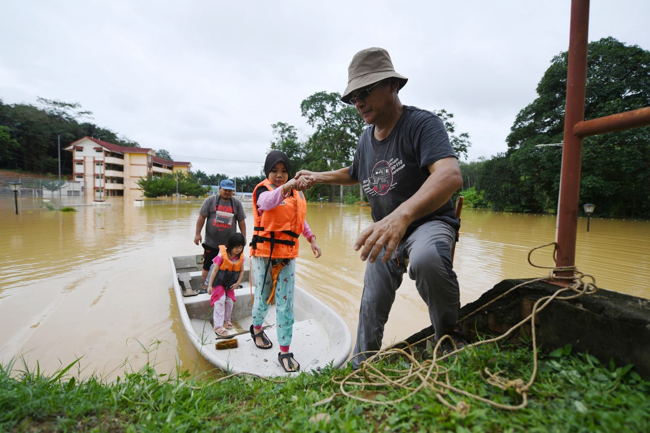 Saliran Tersumbat Punca Banjir Pantai Timur Lambat Surut - Selangorkini