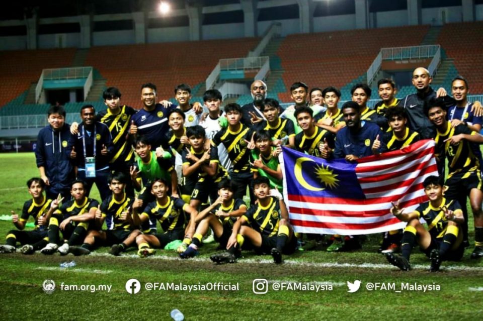 Skuad bawah 16 tahun (B-16) negara layak ke Piala Asia B-17 tahun 2023 selepas menewaskan Indonesia pada 9 Oktober 2022. Foto Facebook Persatuan Bolasepak Malaysia