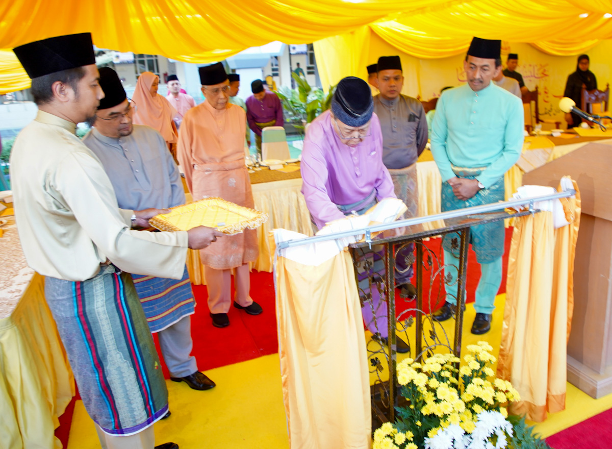 Sultan Selangor Berkenan Rasmi Masjid, Buka Puasa Bersama Rakyat Klang ...