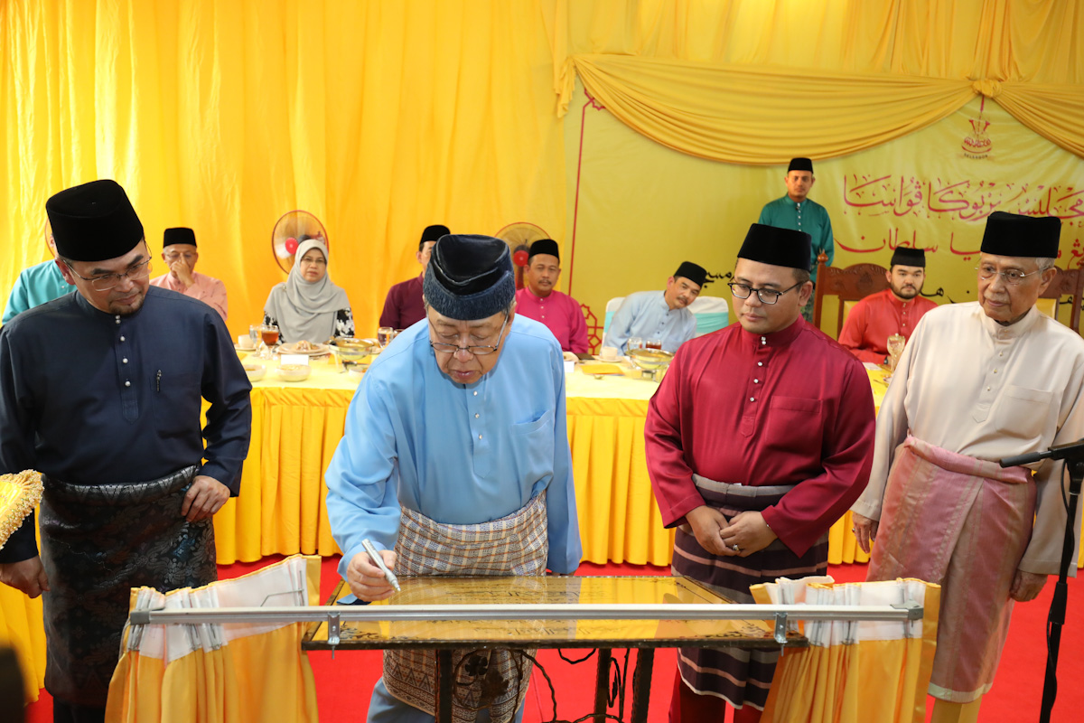 Sultan Rasmi Masjid Al-Istiqamah Kayangan Height, Berbuka Puasa Bersama ...