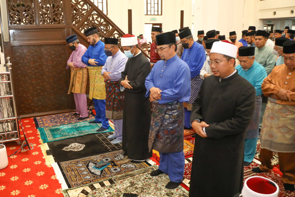 Sultan Selangor Berangkat Tunai Solat Aidilfitri Bersama 5,000 Jemaah ...