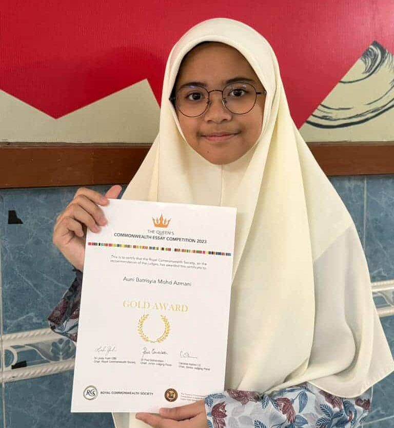Pelajar menang pertandingan penulisan esei Komanwel - Selangorkini