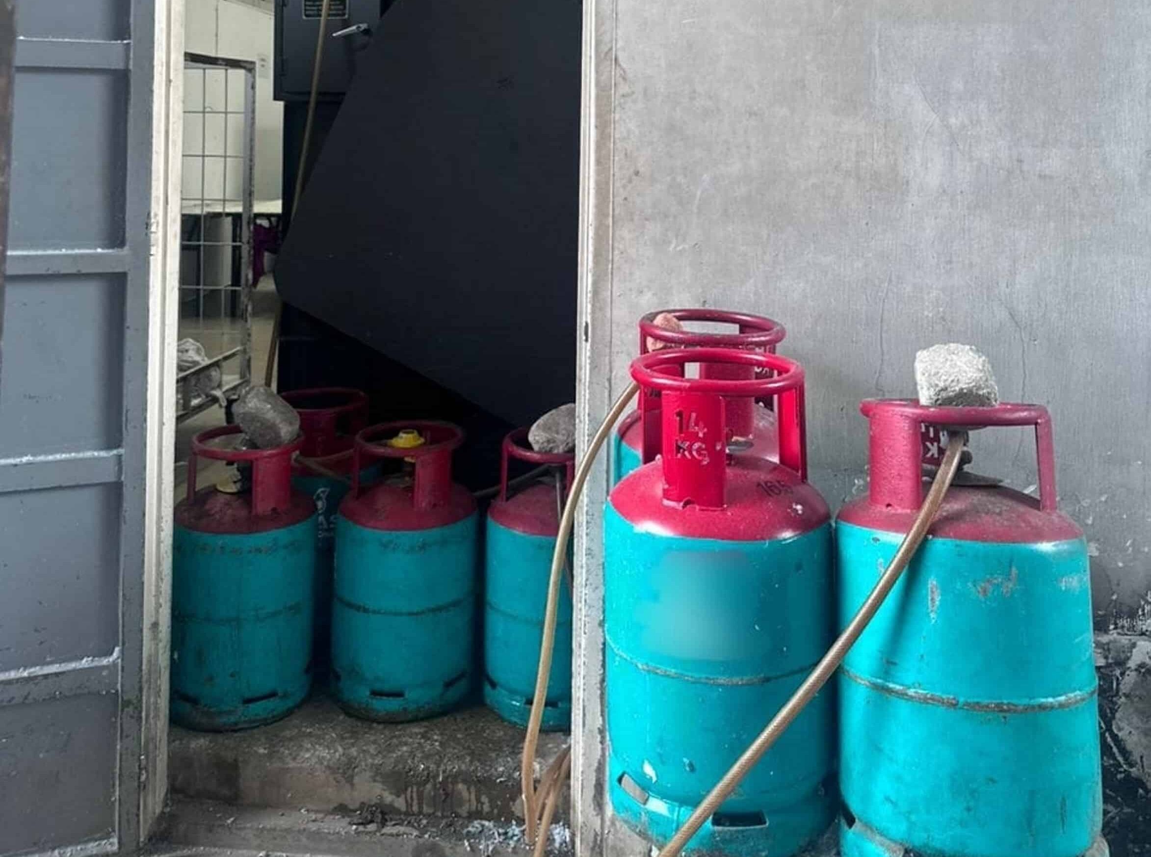 28 tong gas LPG disimpan dalam premis dobi dirampas - Selangorkini