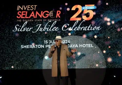 

Datuk Hattan menghiburkan tetamu dalam majlis Malam Sambutan Jubli Perak Invest Selangor di Hotel Sheraton, Petaling Jaya pada 15 Julai 2024. Foto AHMAD ZAKKI JILAN/MEDIA SELANGOR