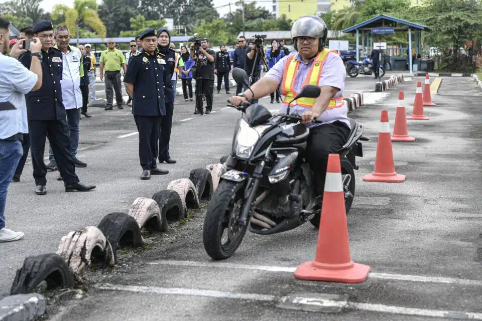 Syarat Program Khas Peralihan Lesen Memandu Kelas B Dilonggar ...