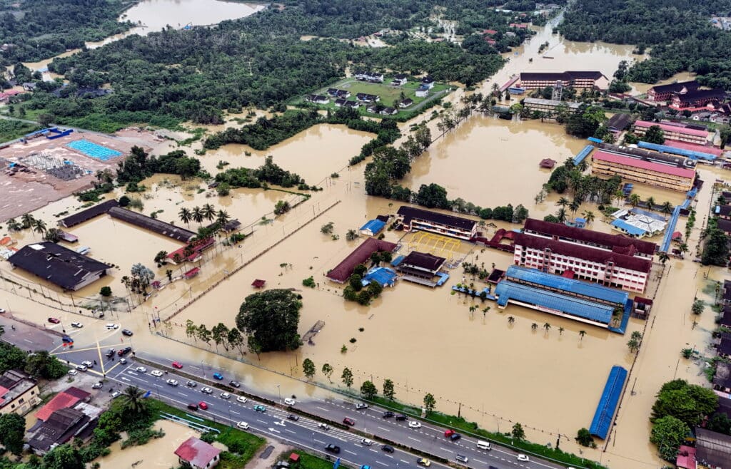 Hujan lebat luar biasa punca banjir besar di Kelantan, Terengganu