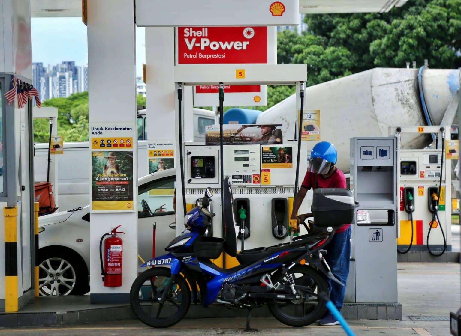 Harga runcit petrol RON95 kekal hingga 29 Januari