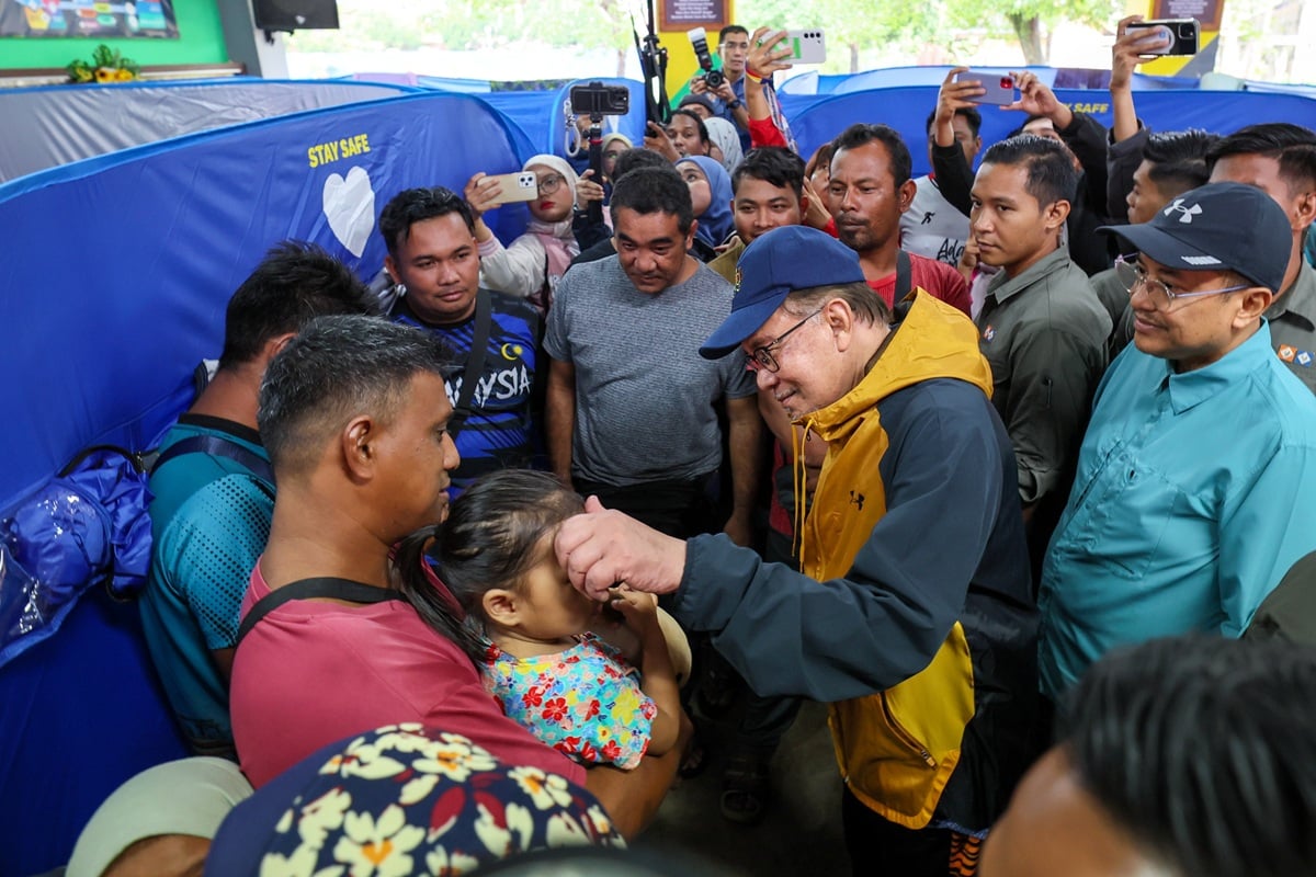 PM zahir penghargaan kepada penjawat awam, swasta dan NGO bantu mangsa banjir