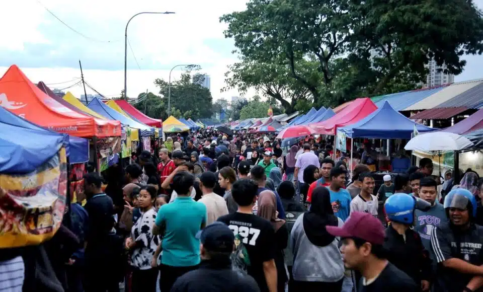 Lubuk aneka juadah, bazar Ramadan penyeri petang bulan puasa (FOTO ESEI ...